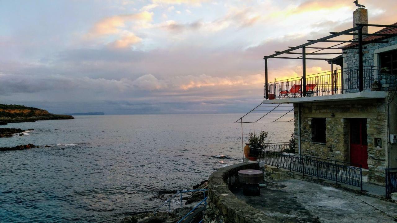 Wheelhouse Trachila Mani Villa Trakhila ภายนอก รูปภาพ